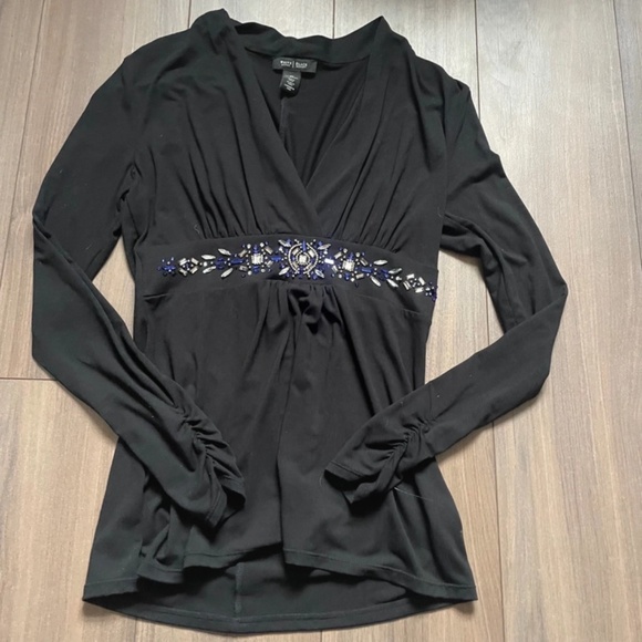 Black v neck with beaded belt - Picture 2 of 4